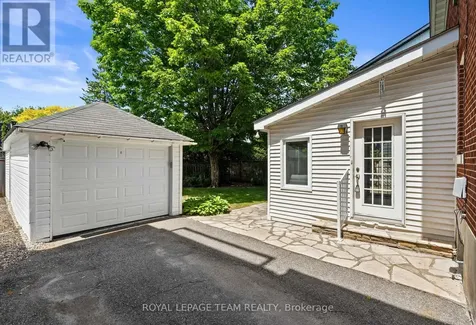 568 Golden Avenue Ottawa ON K2A 2E9