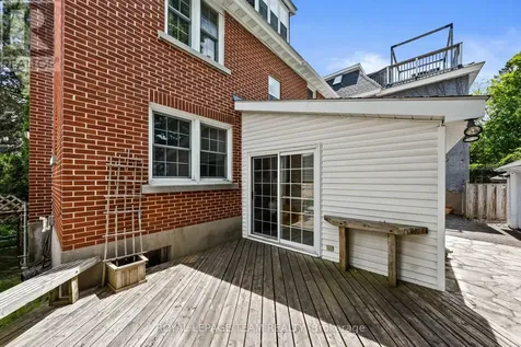 568 Golden Avenue Ottawa ON K2A 2E9