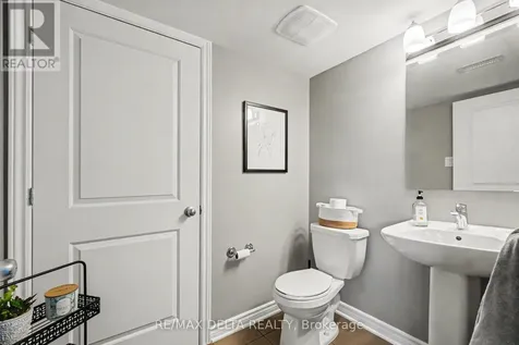 301B Des Tilleuls Private Ottawa ON K4A 1B7