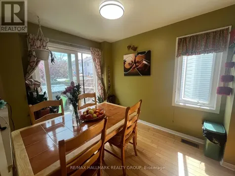 827 Como Crescent Ottawa ON K4A 3Z8