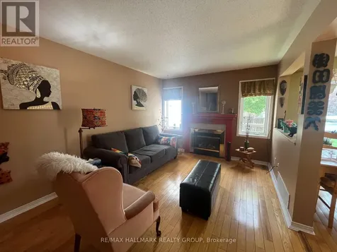 827 Como Crescent Ottawa ON K4A 3Z8