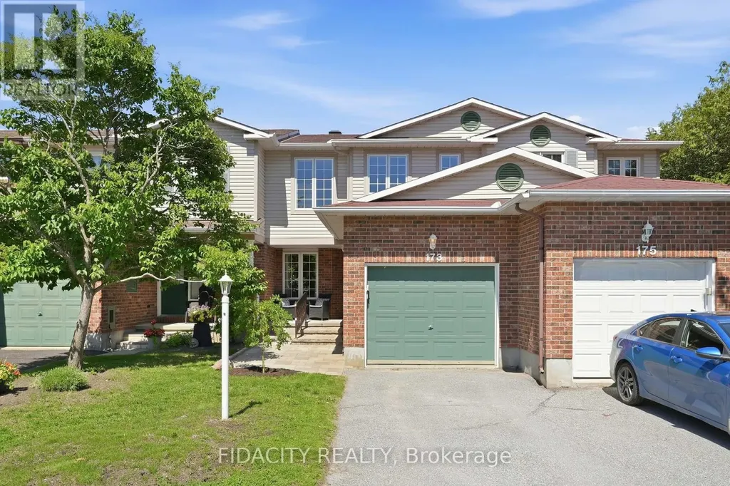 173 Whalings Circle Ottawa ON K2S 1S4