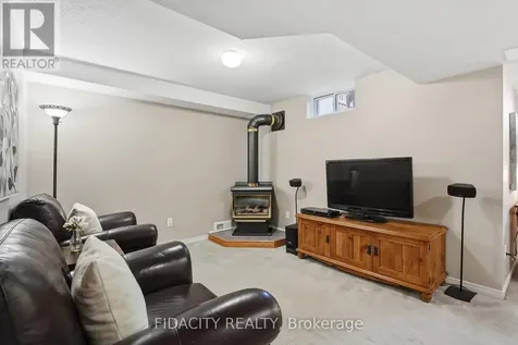 173 Whalings Circle Ottawa ON K2S 1S4