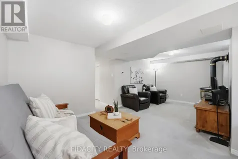 173 Whalings Circle Ottawa ON K2S 1S4