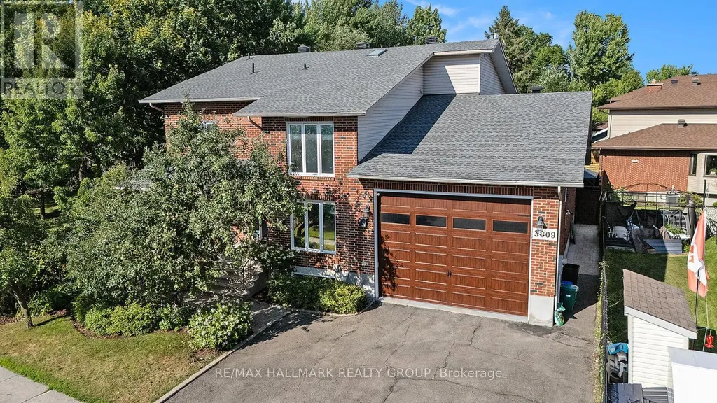 3809 Alderwood Street Ottawa ON K1T 3R3