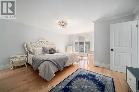 3809 Alderwood Street Ottawa ON K1T 3R3