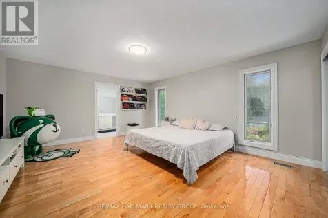 3809 Alderwood Street Ottawa ON K1T 3R3