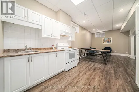 3809 Alderwood Street Ottawa ON K1T 3R3