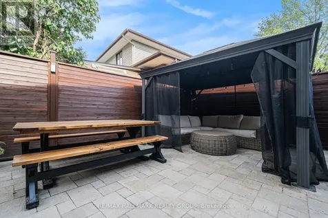 3809 Alderwood Street Ottawa ON K1T 3R3