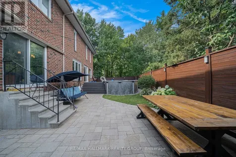 3809 Alderwood Street Ottawa ON K1T 3R3