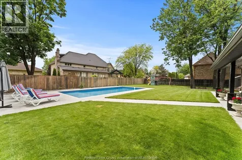 359 Elmgrove Drive Lakeshore ON N8N 4H1