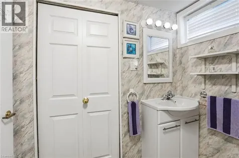 16 Woodland Drive Welland ON L3C 7C9