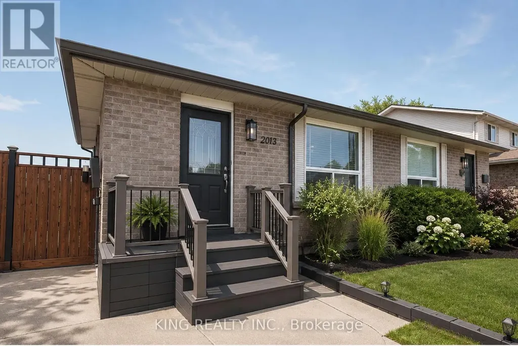 2613 Carissa Avenue Windsor ON N8R 2J8