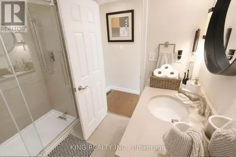 2613 Carissa Avenue Windsor ON N8R 2J8