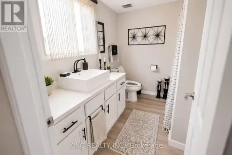 2613 Carissa Avenue Windsor ON N8R 2J8