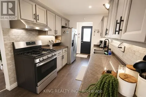 2613 Carissa Avenue Windsor ON N8R 2J8