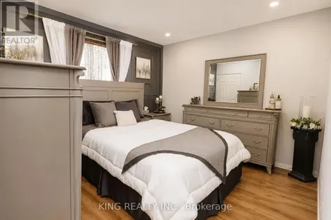 2613 Carissa Avenue Windsor ON N8R 2J8