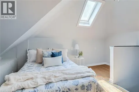 127 Barnesdale Avenue North Hamilton ON L8L 6S8
