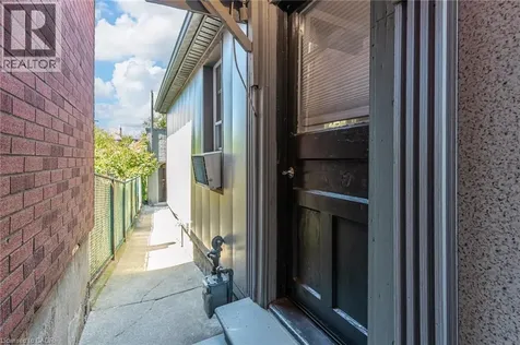 127 Barnesdale Avenue North Hamilton ON L8L 6S8