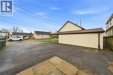 107 Broadway Street Welland ON L3C 5L6