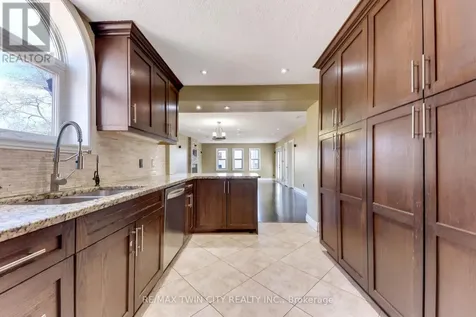 561 Queen Street South Kitchener ON N2G 1W9