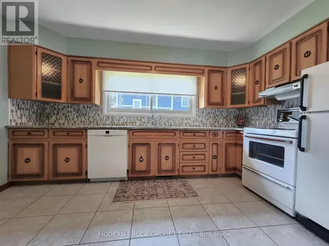 2 Woodlawn Place Brockville ON K6V 2Z2