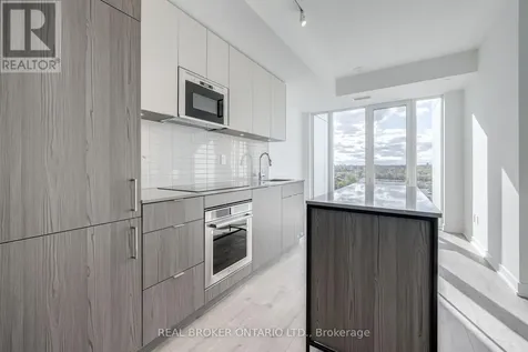 220 Missinnihe Way Mississauga (port Credit) ON L5H 0A9
