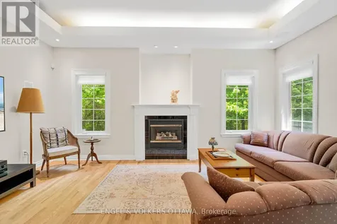 5 Countryside Green Ottawa ON K2R 1B5