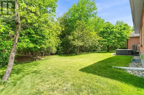 5 Countryside Green Ottawa ON K2R 1B5