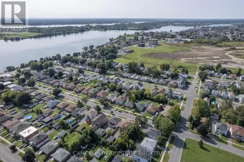 206-208 Gardner Avenue Cornwall ON K6H 5H6