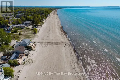 33 17th Street North Wasaga Beach ON L9Z 2J1
