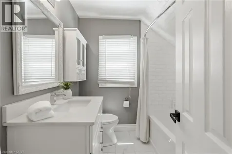 170 Kensington Avenue South Hamilton ON L8M 3H5