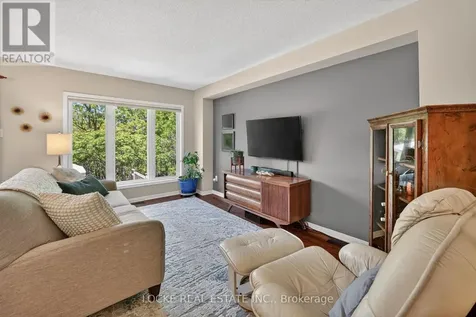 112 Parkrose Private Ottawa ON K4A 0N8