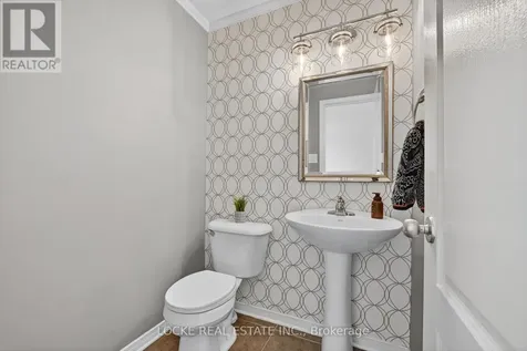 112 Parkrose Private Ottawa ON K4A 0N8