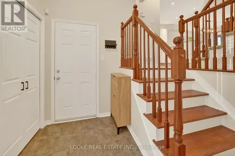 112 Parkrose Private Ottawa ON K4A 0N8