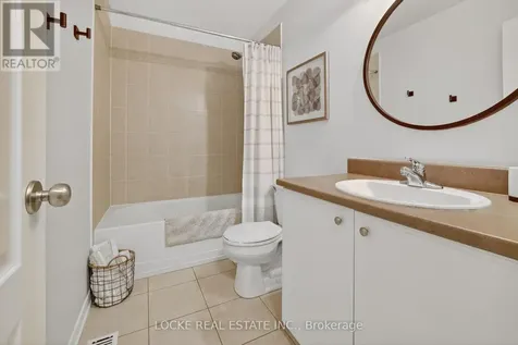 112 Parkrose Private Ottawa ON K4A 0N8