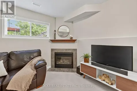 112 Parkrose Private Ottawa ON K4A 0N8