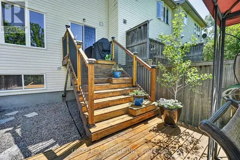 112 Parkrose Private Ottawa ON K4A 0N8