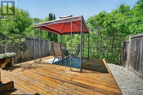112 Parkrose Private Ottawa ON K4A 0N8
