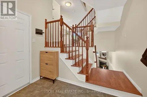 112 Parkrose Private Ottawa ON K4A 0N8