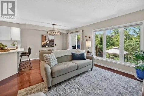 112 Parkrose Private Ottawa ON K4A 0N8