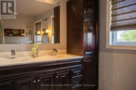 1808 Robinwood Place Ottawa ON K1C 6L4