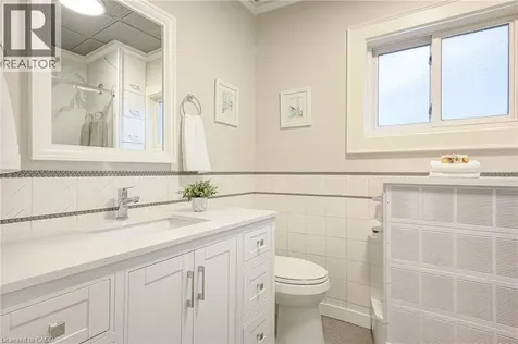 16 Borden Avenue North Kitchener ON N2H 3J1