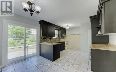 478 Wellington Street North Kitchener ON N2H 5L5