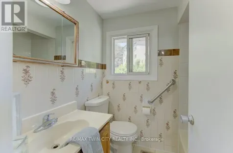 478 Wellington Street North Kitchener ON N2H 5L5