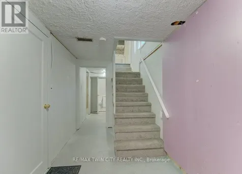 478 Wellington Street North Kitchener ON N2H 5L5