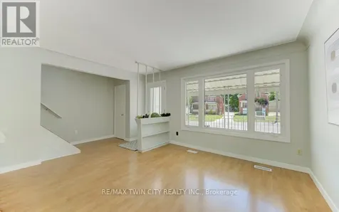478 Wellington Street North Kitchener ON N2H 5L5