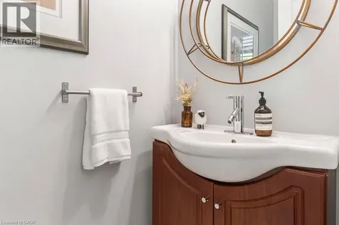 1328 Vancouver Crescent Burlington ON L7M 1W2