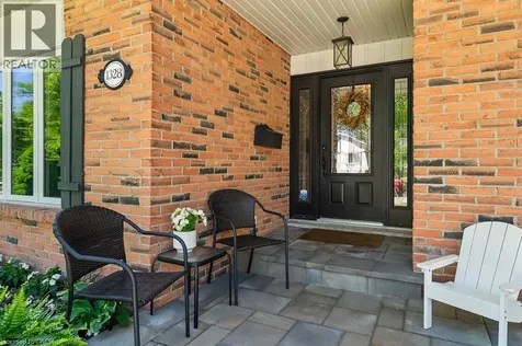 1328 Vancouver Crescent Burlington ON L7M 1W2