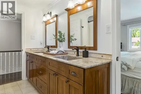 1328 Vancouver Crescent Burlington ON L7M 1W2